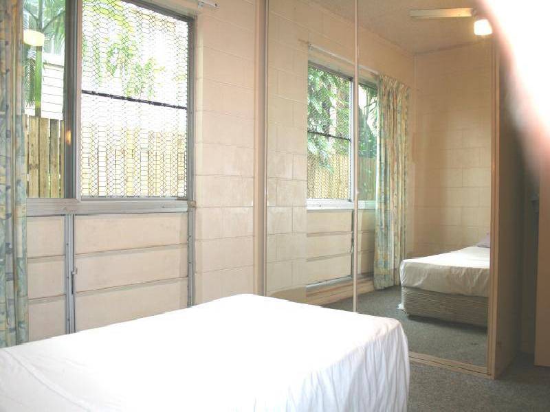 2/281 Lake Street, Cairns QLD 4870