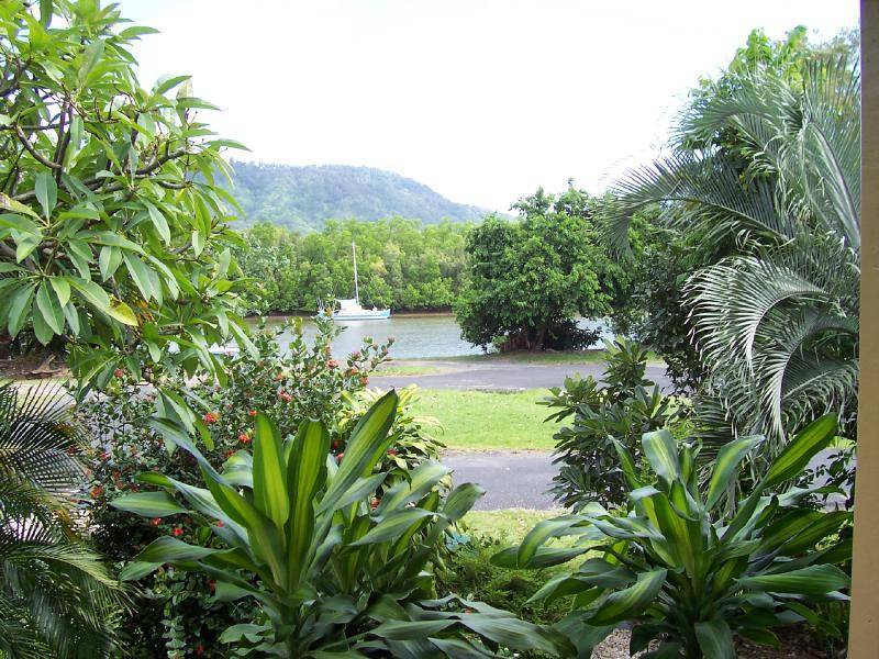 48 Barron River Esplanade, Machans Beach QLD 4878