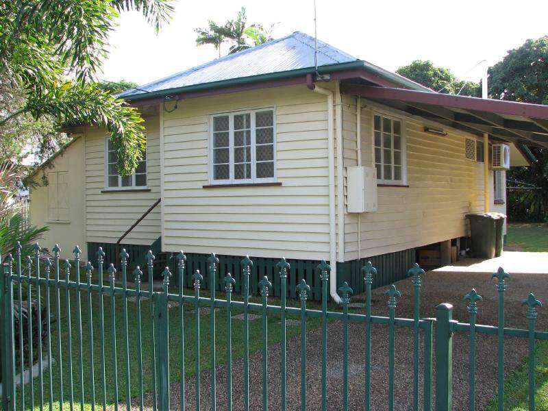 52 Collinson Street, Westcourt QLD 4870