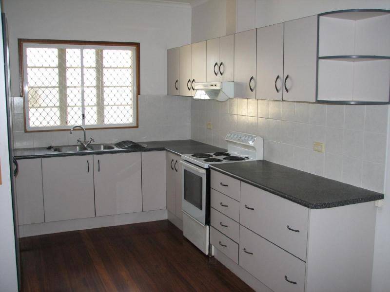 52 Collinson Street, Westcourt QLD 4870