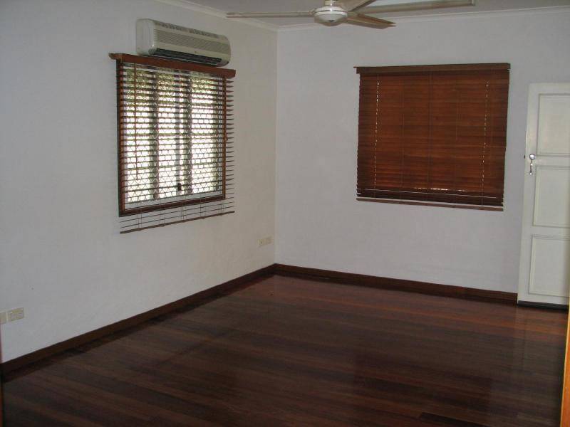 52 Collinson Street, Westcourt QLD 4870