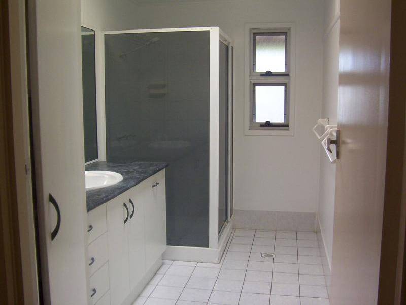 68 Moody Street, Manoora QLD 4870