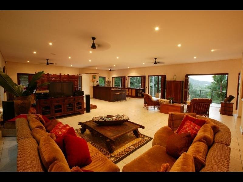 114 Hillview Crescent ” Avalanche”, Whitfield QLD 4870