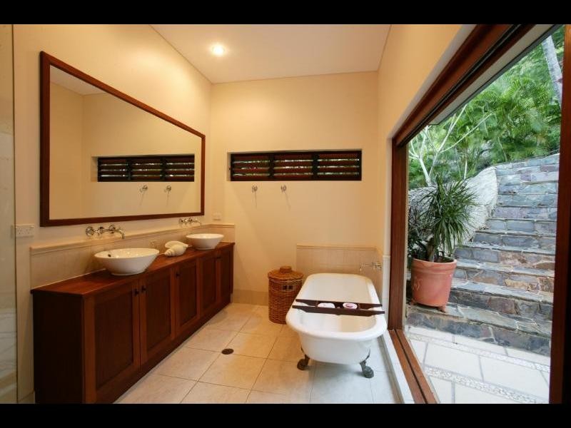 114 Hillview Crescent ” Avalanche”, Whitfield QLD 4870