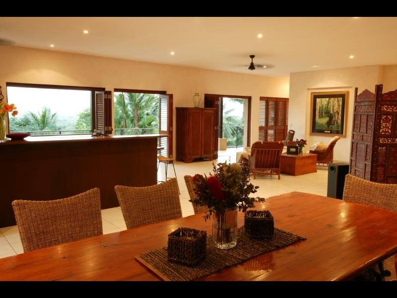 114 Hillview Crescent ” Avalanche”, Whitfield QLD 4870