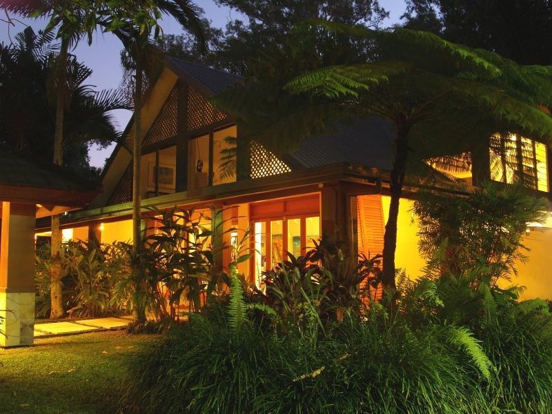 17 Veivers Road, Palm Cove QLD 4879