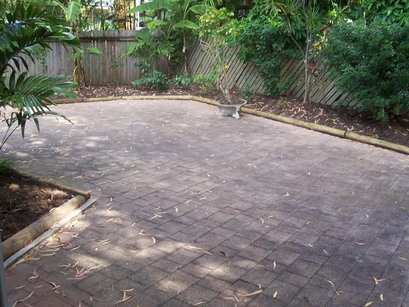 17 Veivers Road, Palm Cove QLD 4879