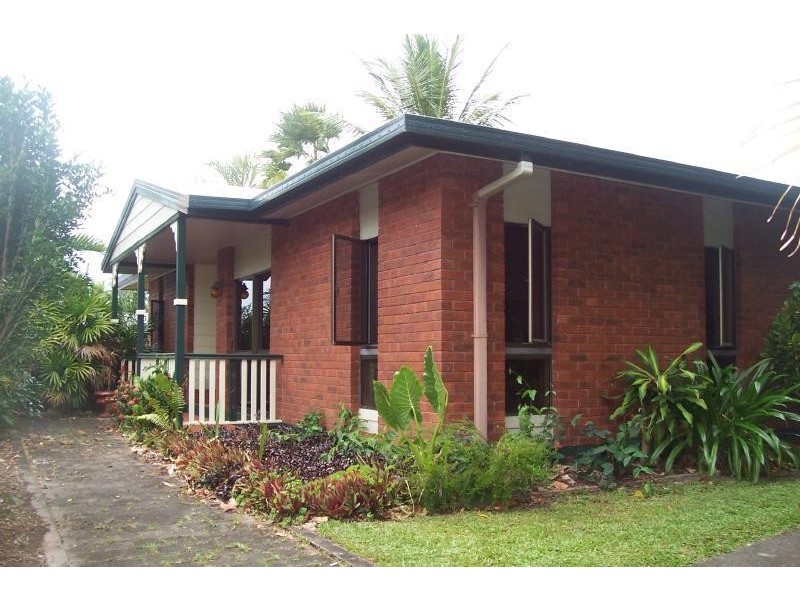 17 Gardenia Court, Mooroobool QLD 4870