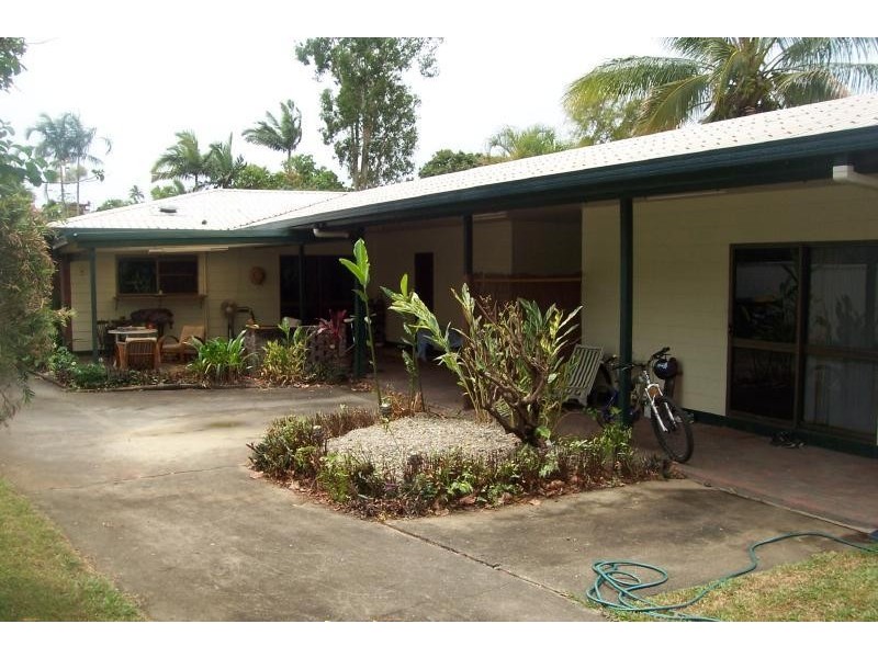 17 Gardenia Court, Mooroobool QLD 4870