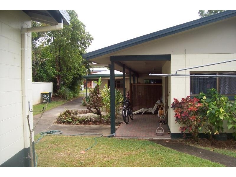 17 Gardenia Court, Mooroobool QLD 4870