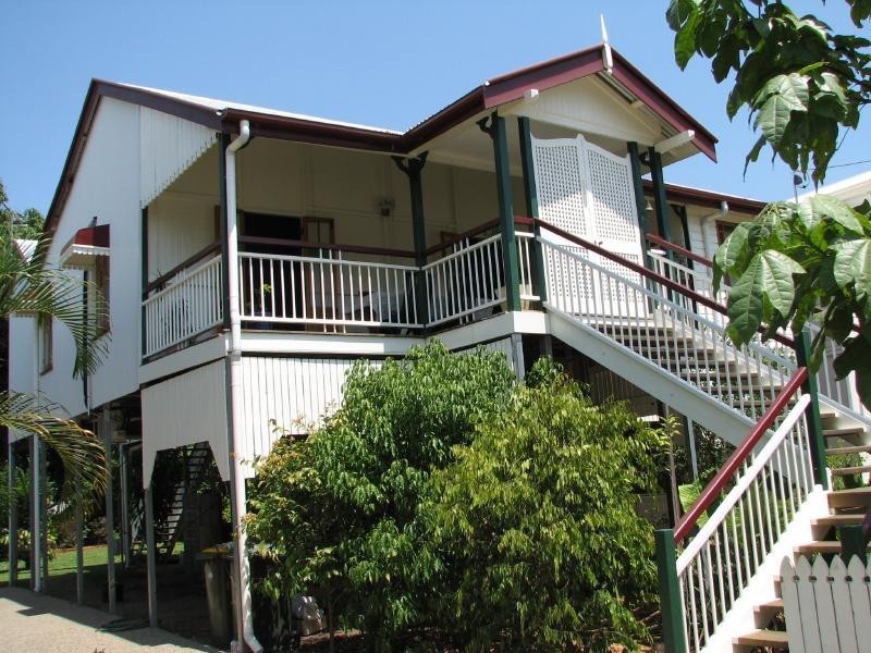 295 McLeod Street, Cairns North QLD 4870