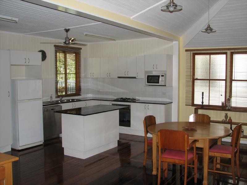 295 McLeod Street, Cairns North QLD 4870