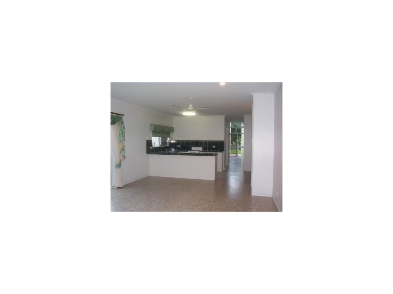 2 Silky Oak Court, Mooroobool QLD 4870