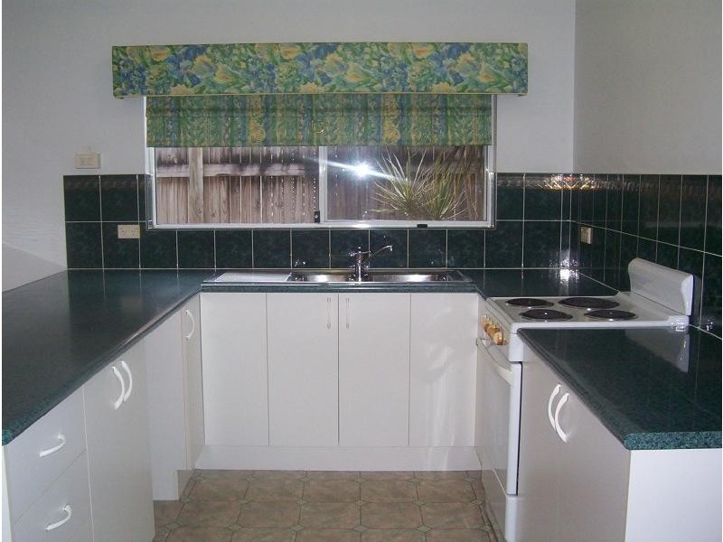2 Silky Oak Court, Mooroobool QLD 4870