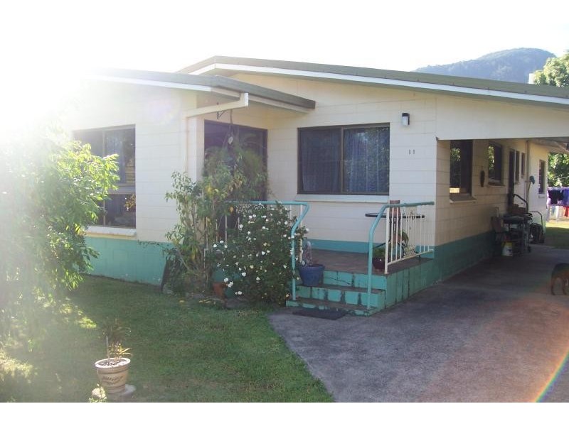 11 Yurongi Street, Caravonica QLD 4878