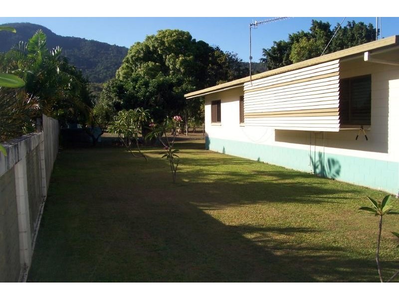 11 Yurongi Street, Caravonica QLD 4878