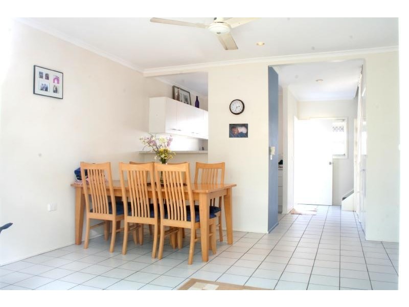 4/464 McCoombe Street, Mooroobool QLD 4870