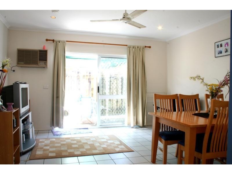 4/464 McCoombe Street, Mooroobool QLD 4870