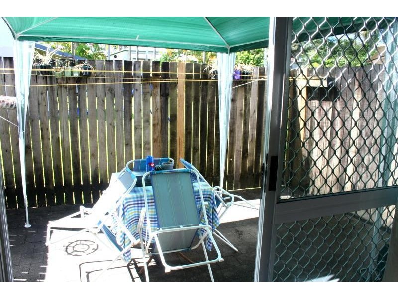 4/464 McCoombe Street, Mooroobool QLD 4870