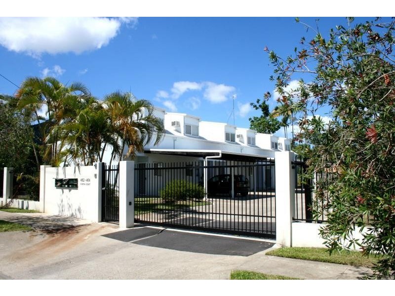 4/464 McCoombe Street, Mooroobool QLD 4870