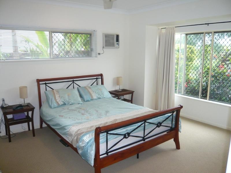 8 Bronte Close, Kewarra Beach QLD 4879