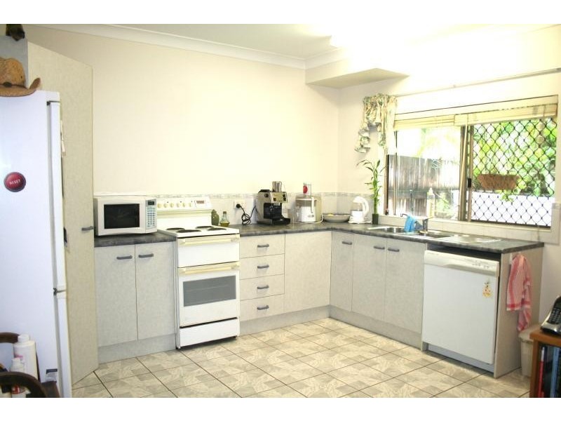 2/80 Old Smithfield Road, Freshwater QLD 4870