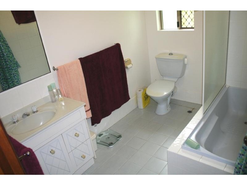 2/80 Old Smithfield Road, Freshwater QLD 4870