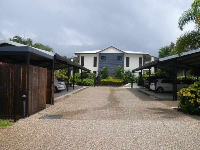 3/6 Short Street, Redlynch QLD 4870