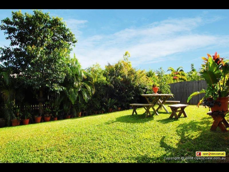 10 Brian Street, Brinsmead QLD 4870