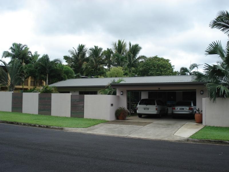14 Hadrian Avenue , Mooroobool QLD 4870