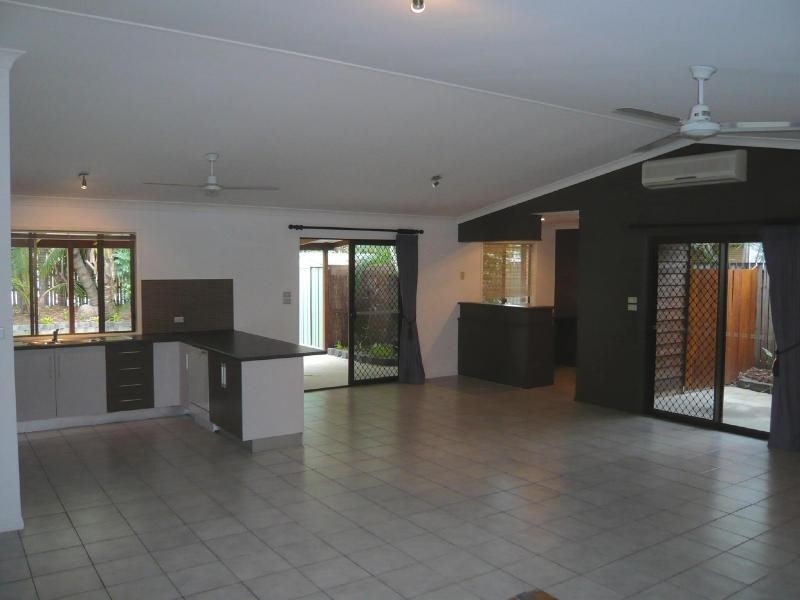 6 Cyprea Close, Trinity Beach QLD 4879