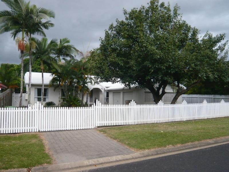 8 Satellite Street, Clifton Beach QLD 4879