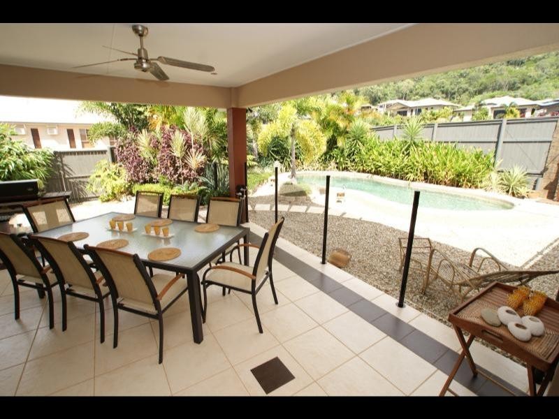 10 Palmetto Street, Palm Cove QLD 4879