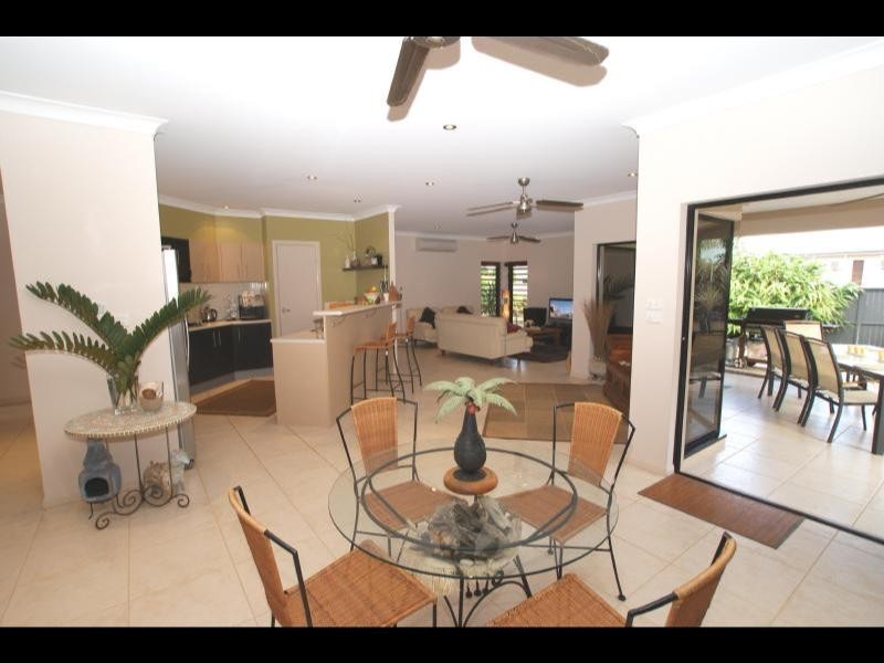 10 Palmetto Street, Palm Cove QLD 4879