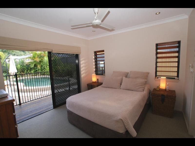 10 Palmetto Street, Palm Cove QLD 4879