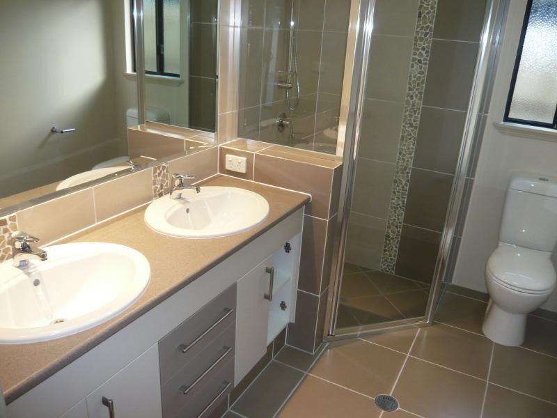 16 Springbrook Avenue, Redlynch QLD 4870