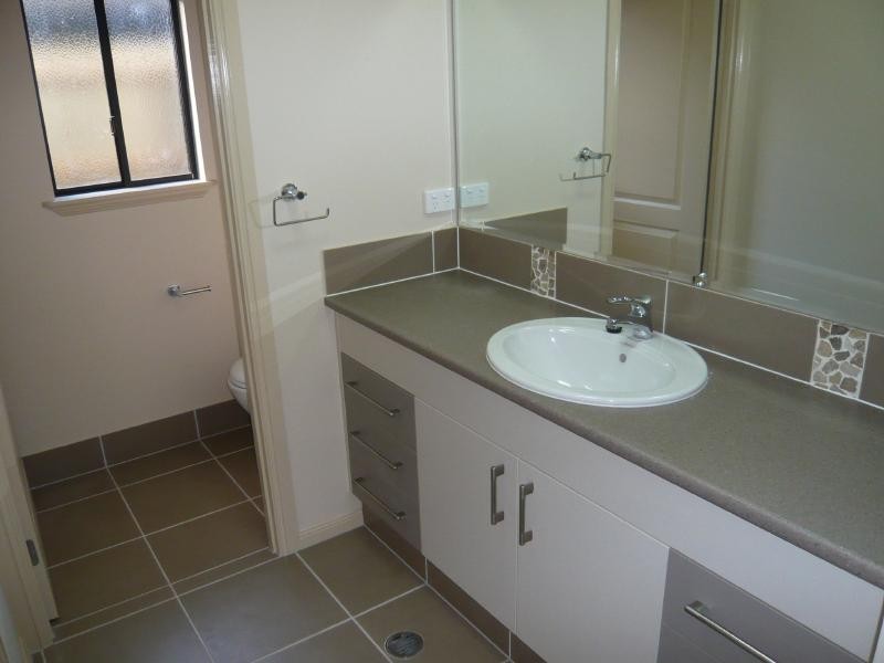 16 Springbrook Avenue, Redlynch QLD 4870