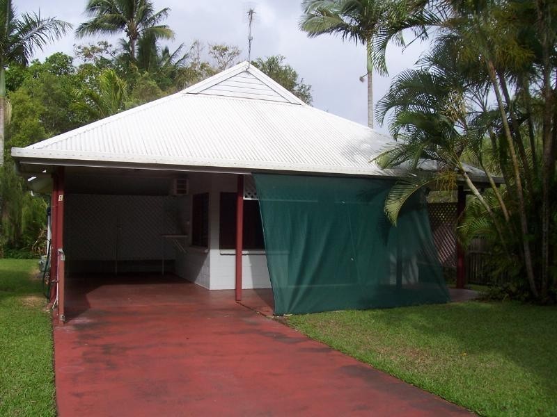 1/2 Hollett Close, Manunda QLD 4870