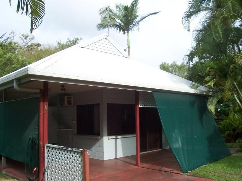 1/2 Hollett Close, Manunda QLD 4870