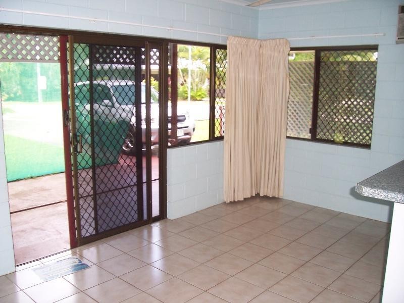 1/2 Hollett Close, Manunda QLD 4870