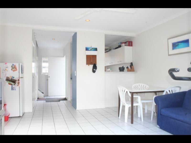 3/464 McCoombe Street, Mooroobool QLD 4870