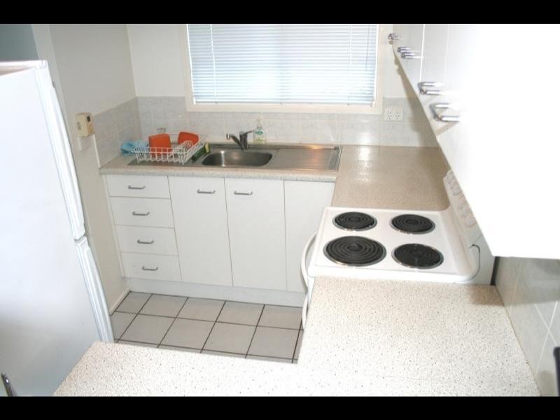 3/464 McCoombe Street, Mooroobool QLD 4870