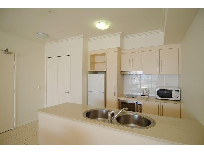 6 Lake Street, Cairns City QLD 4870