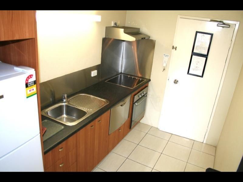 13/239 Lake Street, Cairns City QLD 4870