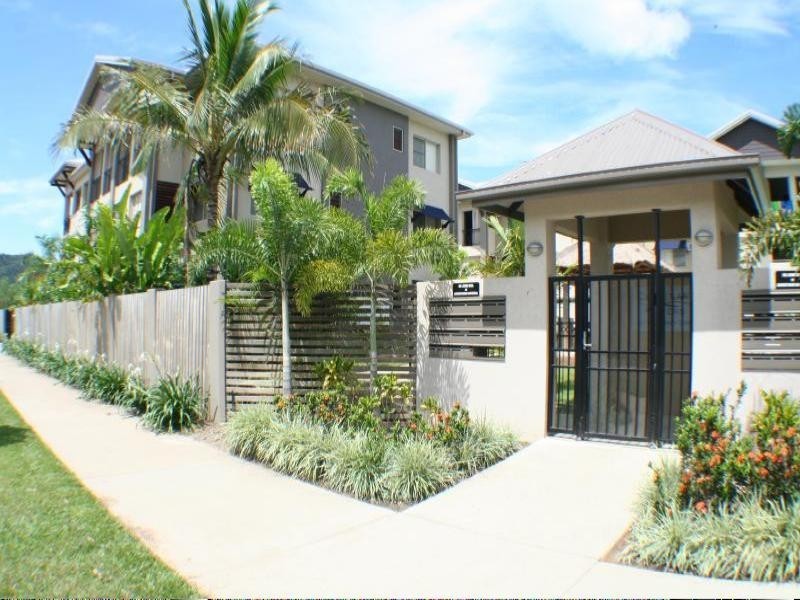201 2-3 Centenary Close, Manoora QLD 4870