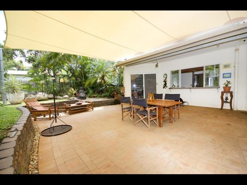 27 Strathmore Court, Mooroobool QLD 4870