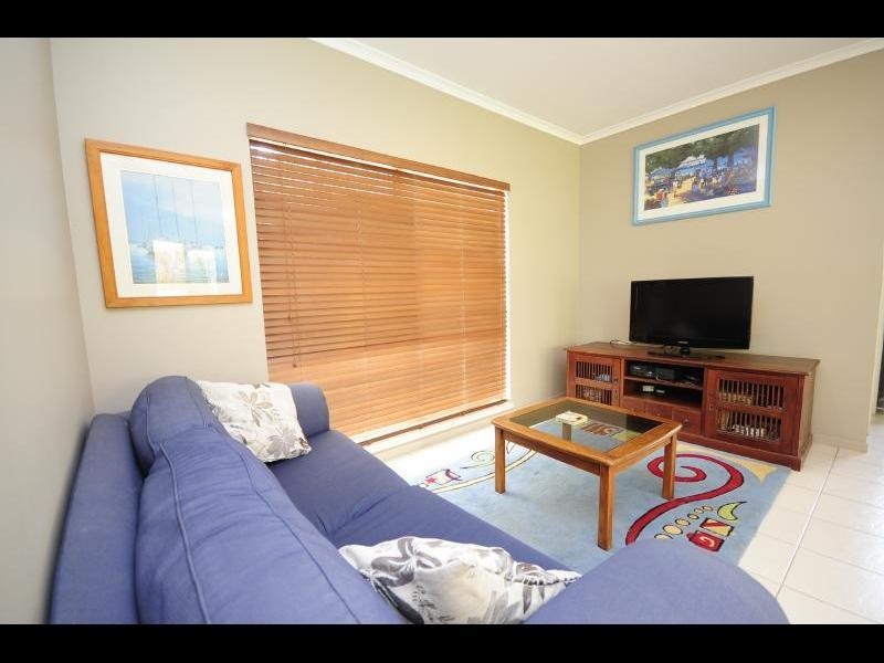 27 Strathmore Court, Mooroobool QLD 4870
