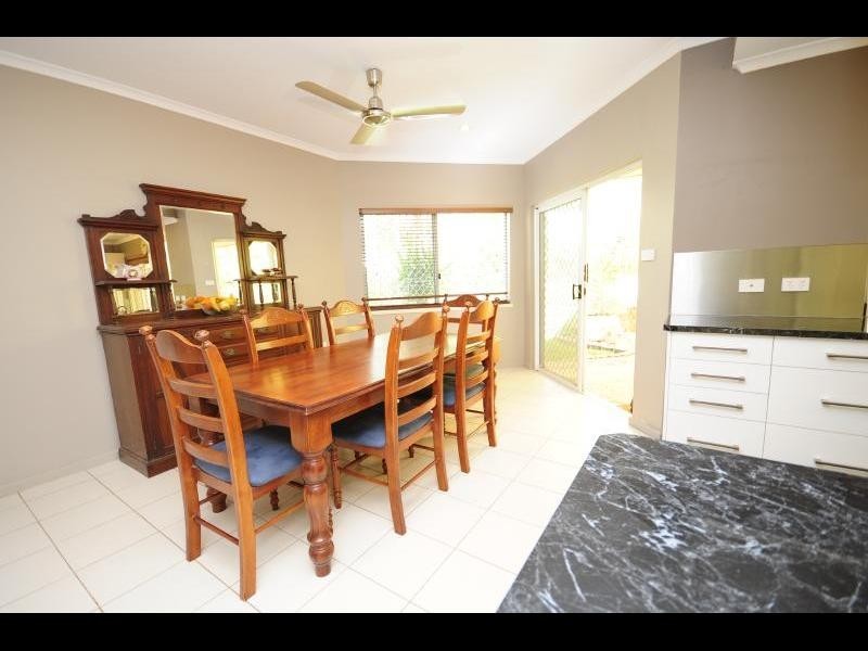 27 Strathmore Court, Mooroobool QLD 4870