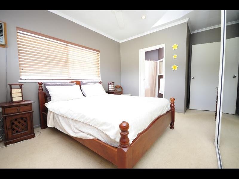 27 Strathmore Court, Mooroobool QLD 4870