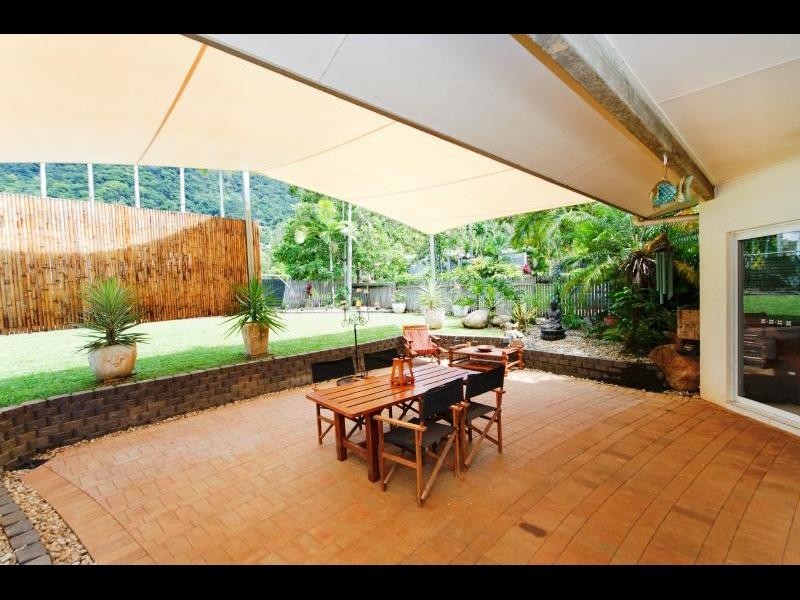 27 Strathmore Court, Mooroobool QLD 4870